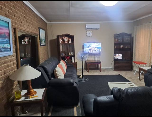 15 BEDROOM HOUSE FOR SALE IN OOS EINDE